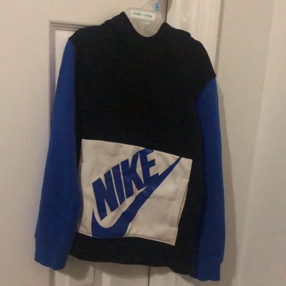 Girl’s Nike Hoodie - Picture 2 of 4